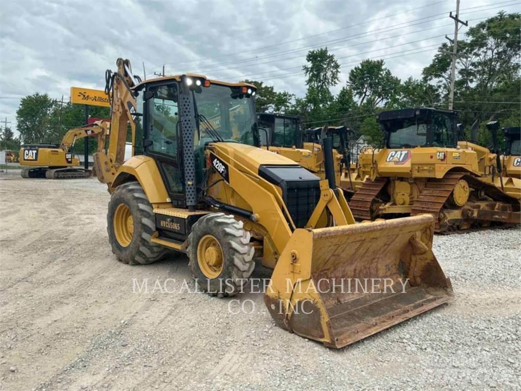 CAT 420F2ST Retrocargadoras