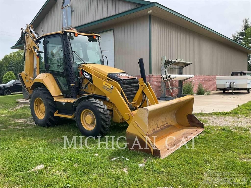 CAT 420F2ST Retrocargadoras
