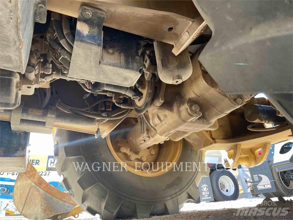 CAT 430F2 4WD Retrocargadoras