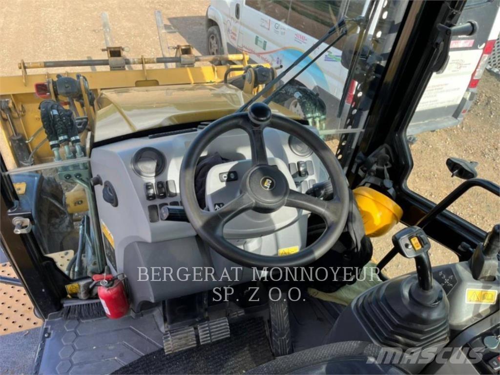 CAT 432F2 Retrocargadoras