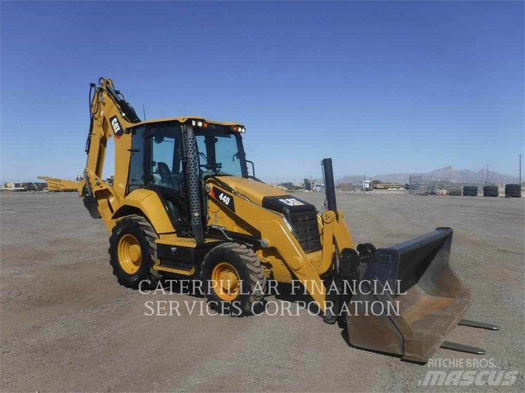 CAT 440-07 Retrocargadoras