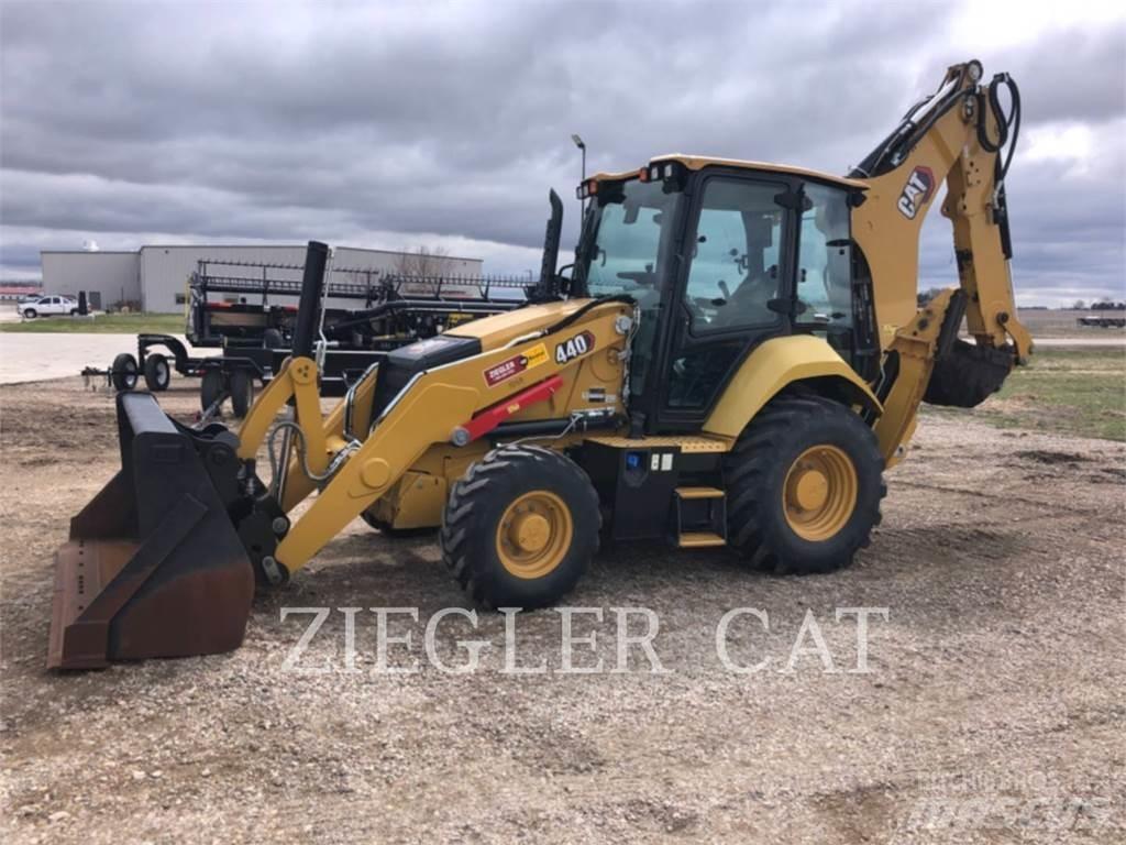 CAT 440-07 Retrocargadoras