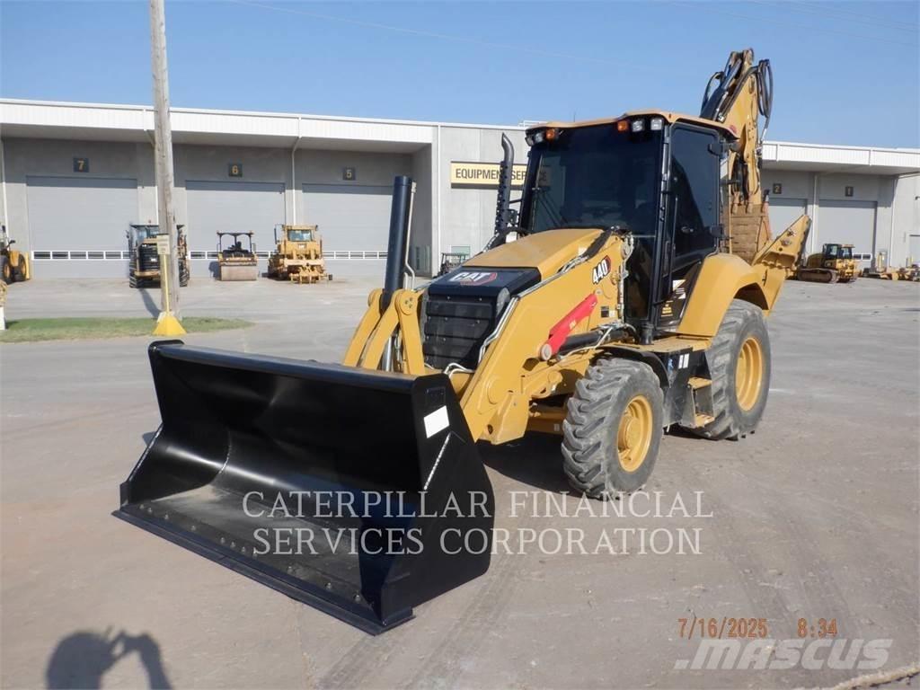 CAT 440-07 Retrocargadoras