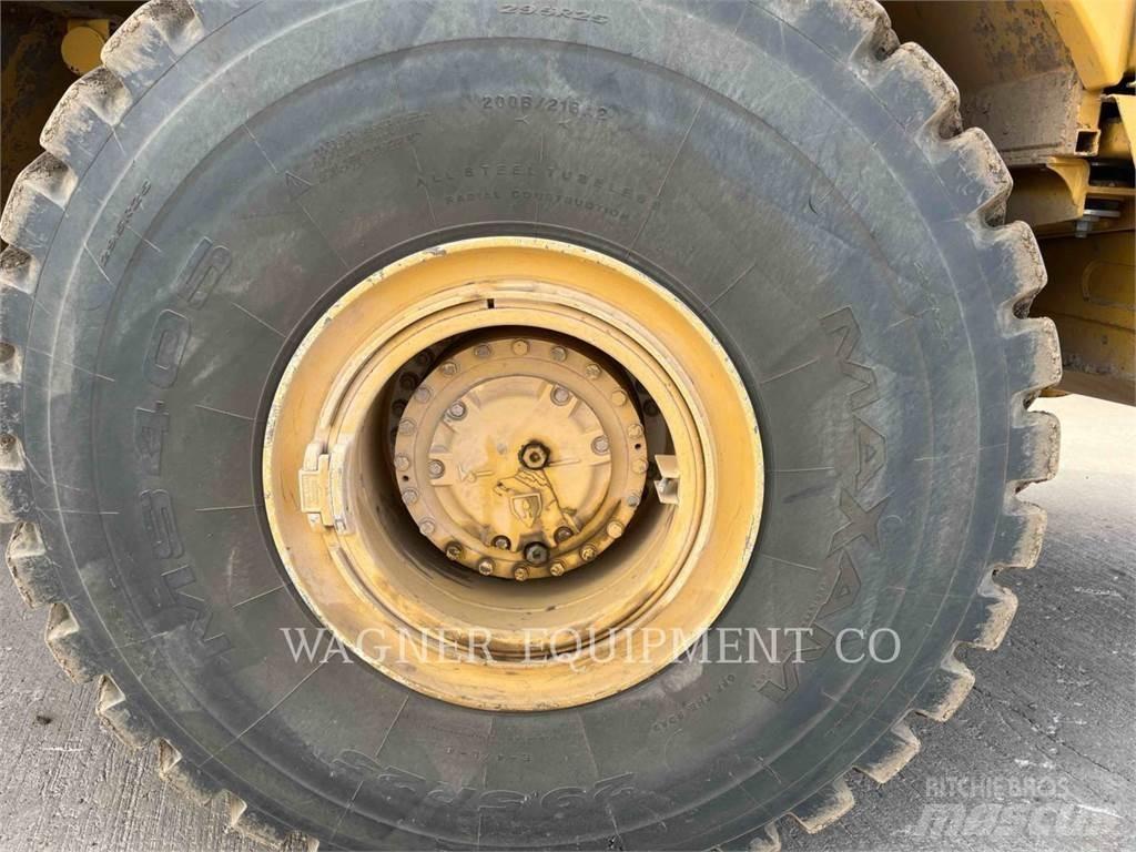 CAT 740B WT Camiones cisterna
