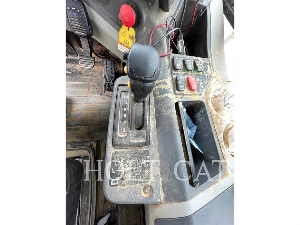 CAT 745-04 Dúmpers articulados