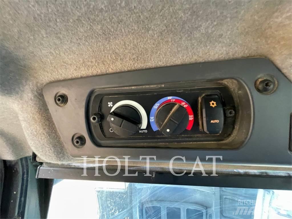 CAT 745-04 Dúmpers articulados
