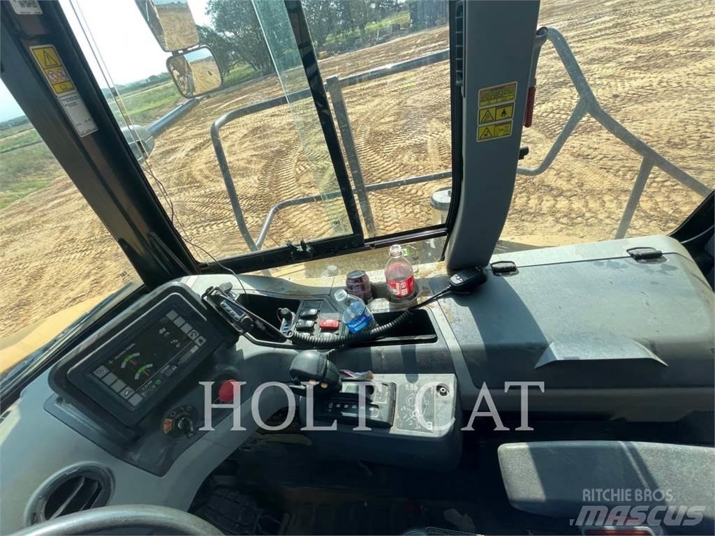 CAT 745-04 Dúmpers articulados