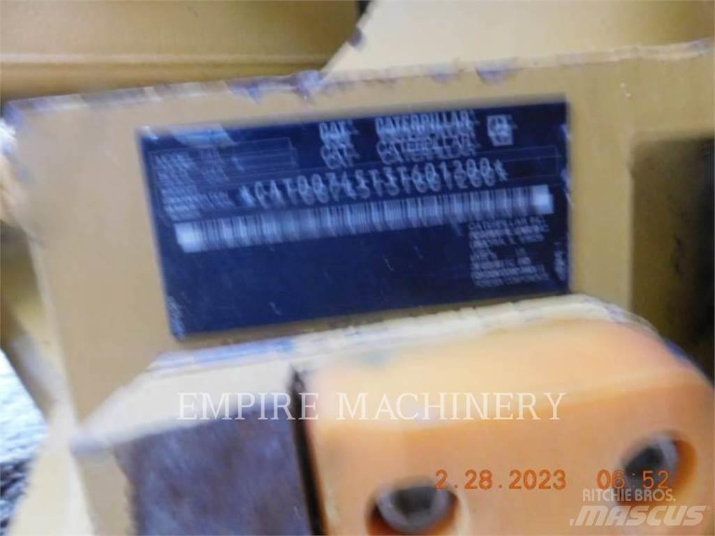 CAT 745-04 Dúmpers articulados