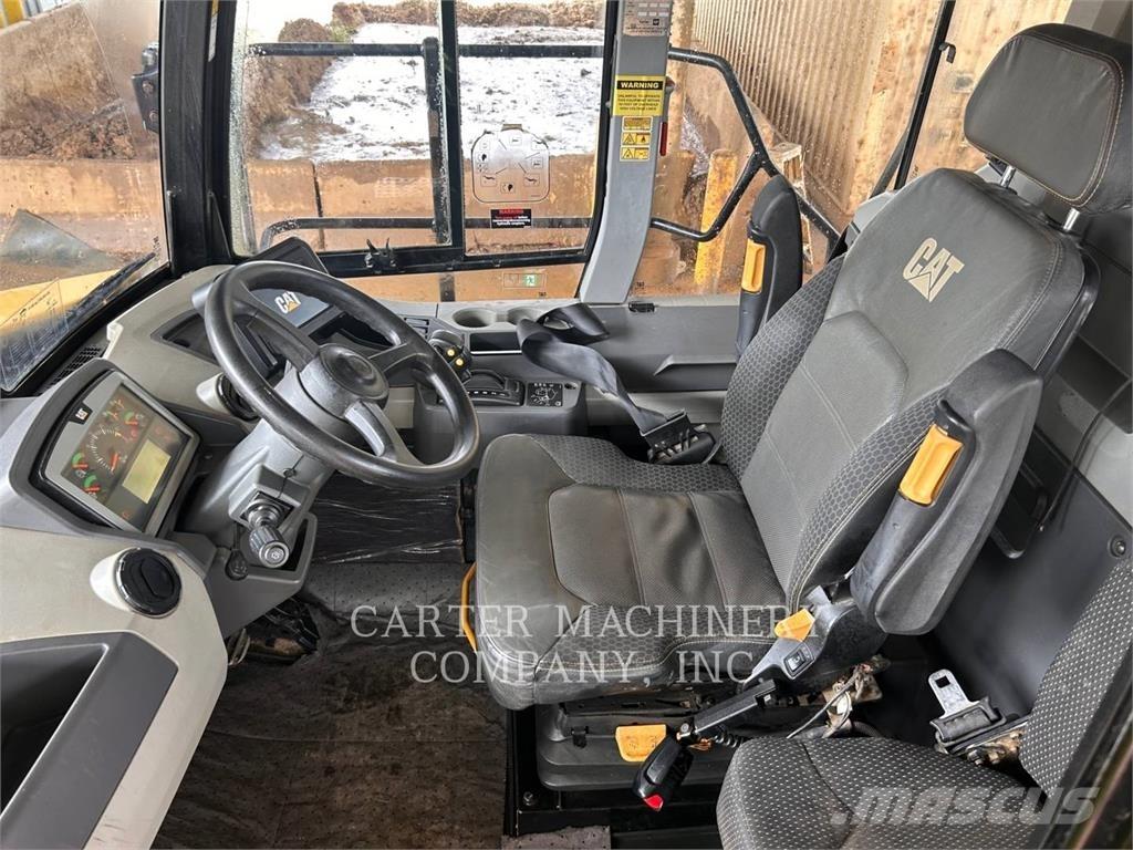 CAT 745-04 Dúmpers articulados
