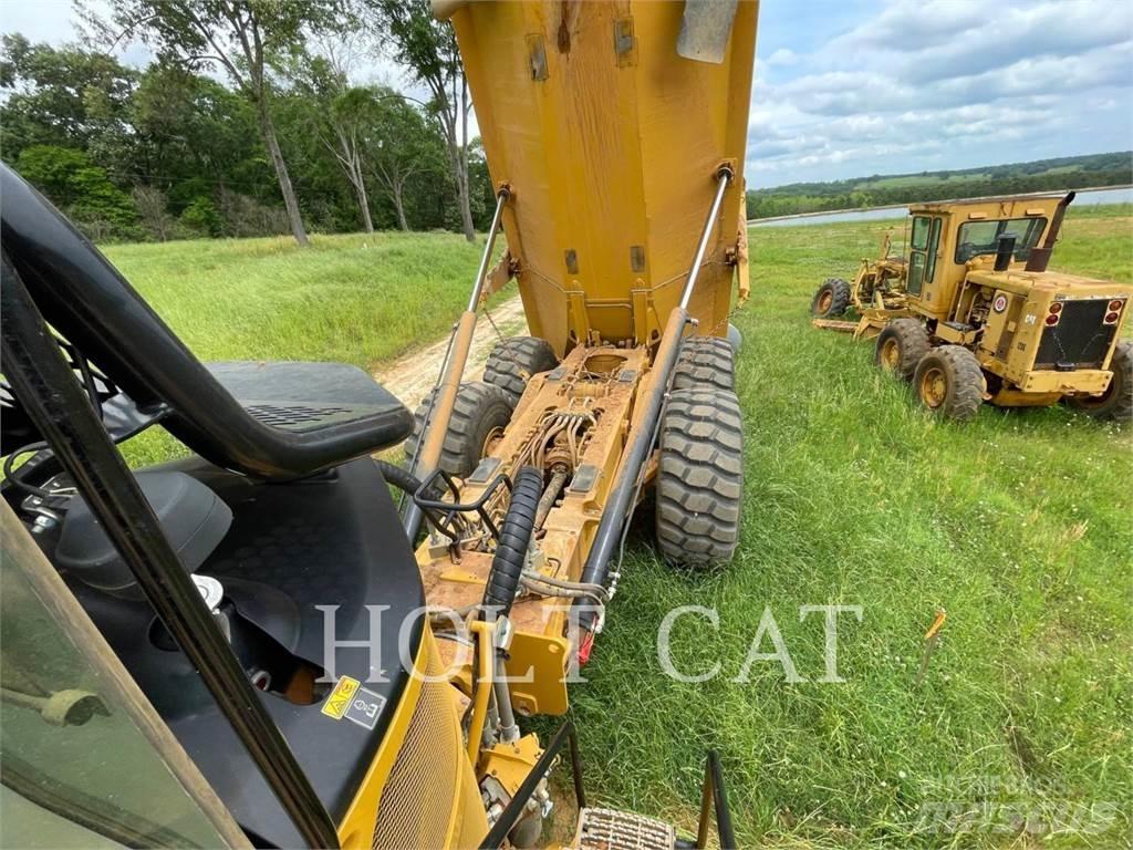 CAT 745-04 Dúmpers articulados