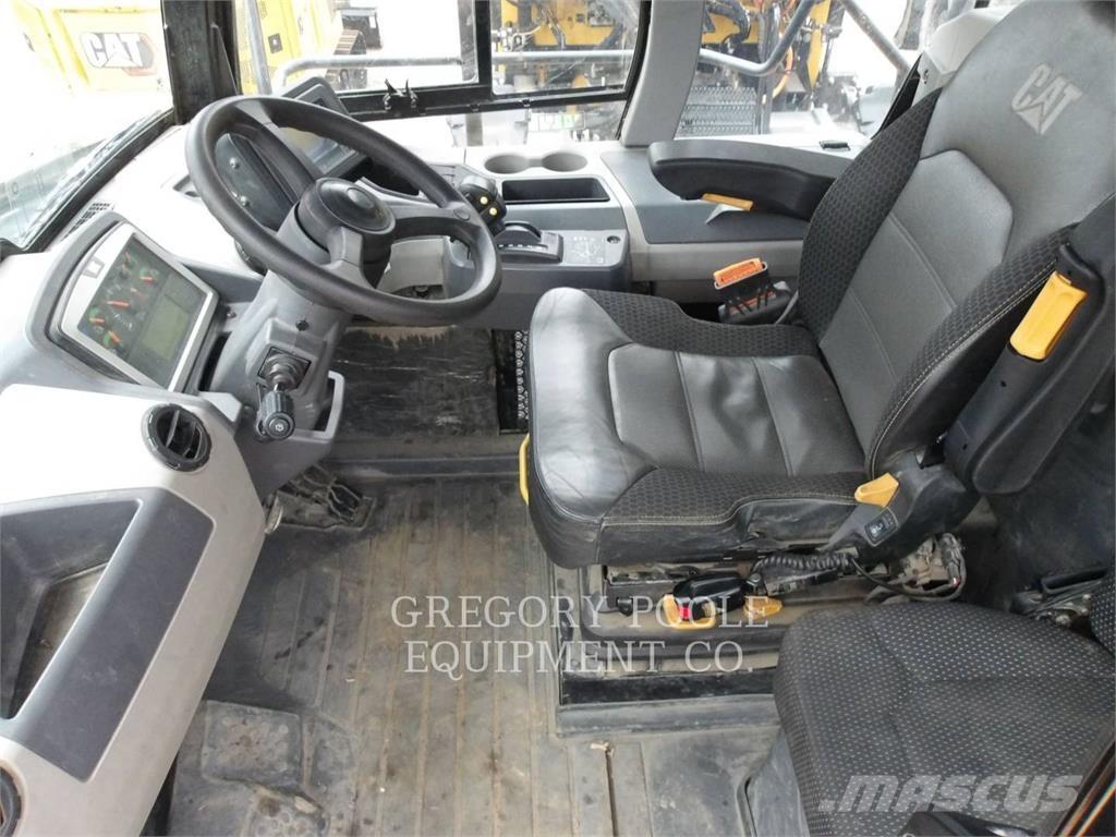 CAT 745-04 Dúmpers articulados