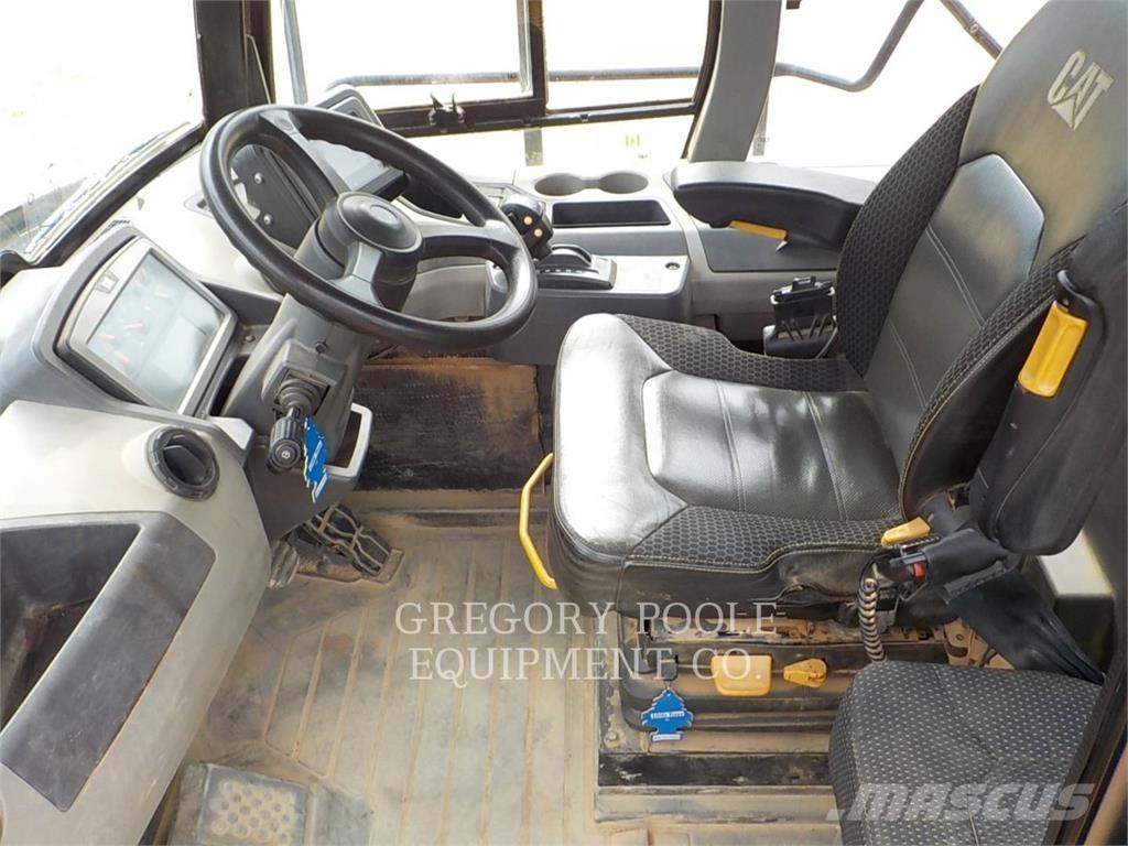 CAT 745-04 Dúmpers articulados
