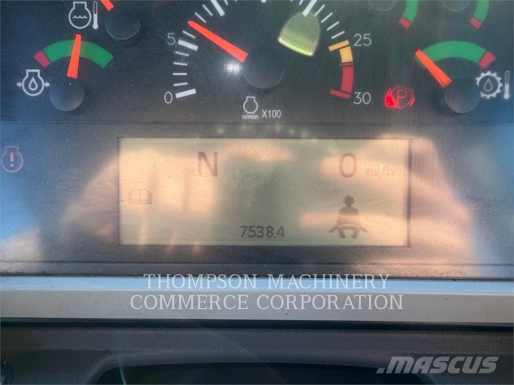 CAT 745-04 Dúmpers articulados