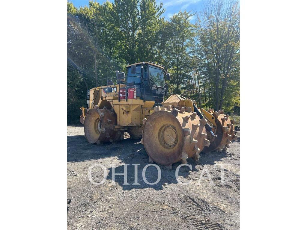 CAT 836K Buldozer sobre ruedas