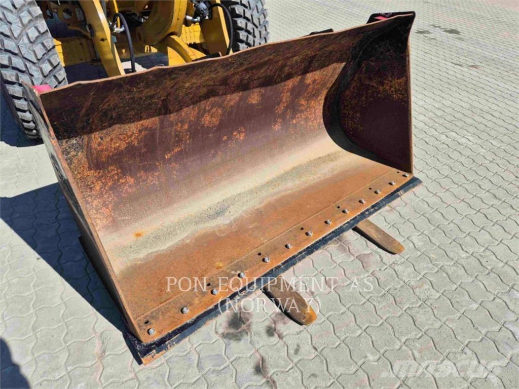 CAT 908M Cargadoras sobre ruedas