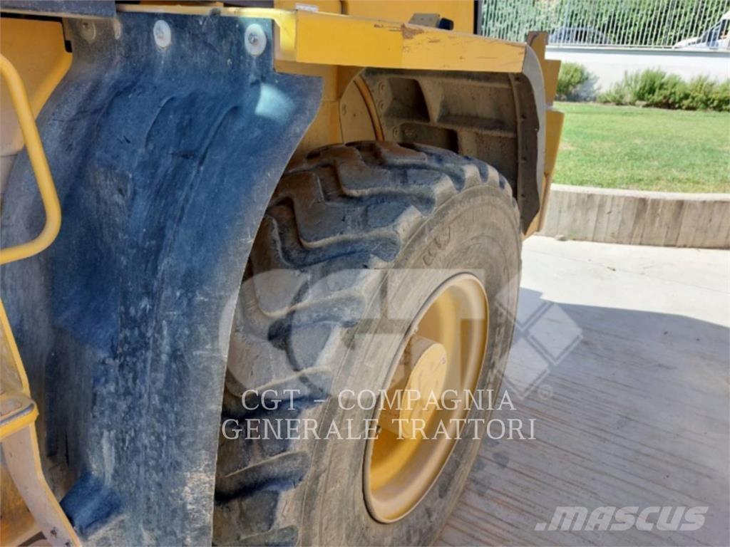 CAT 918M Cargadoras sobre ruedas