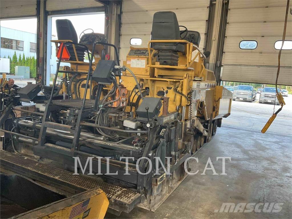 CAT AP-1055D Asfaltadoras