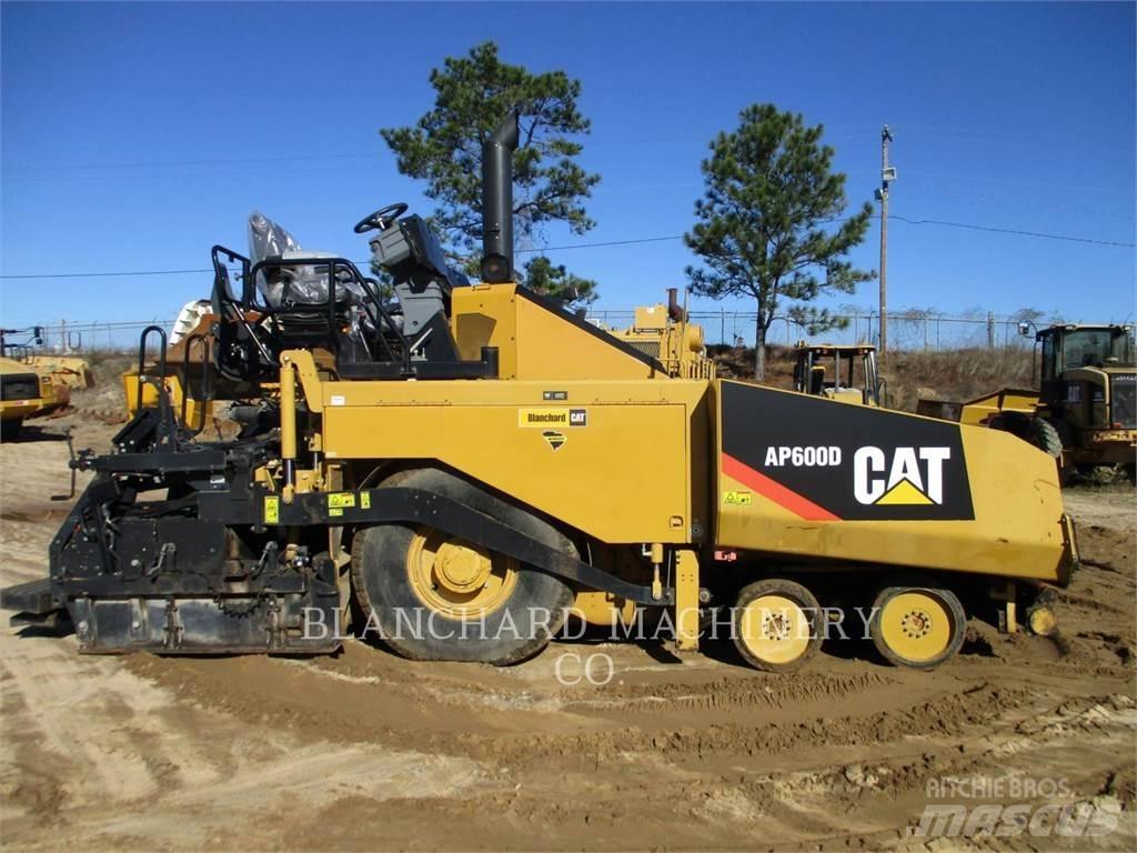 CAT AP-600D Asfaltadoras