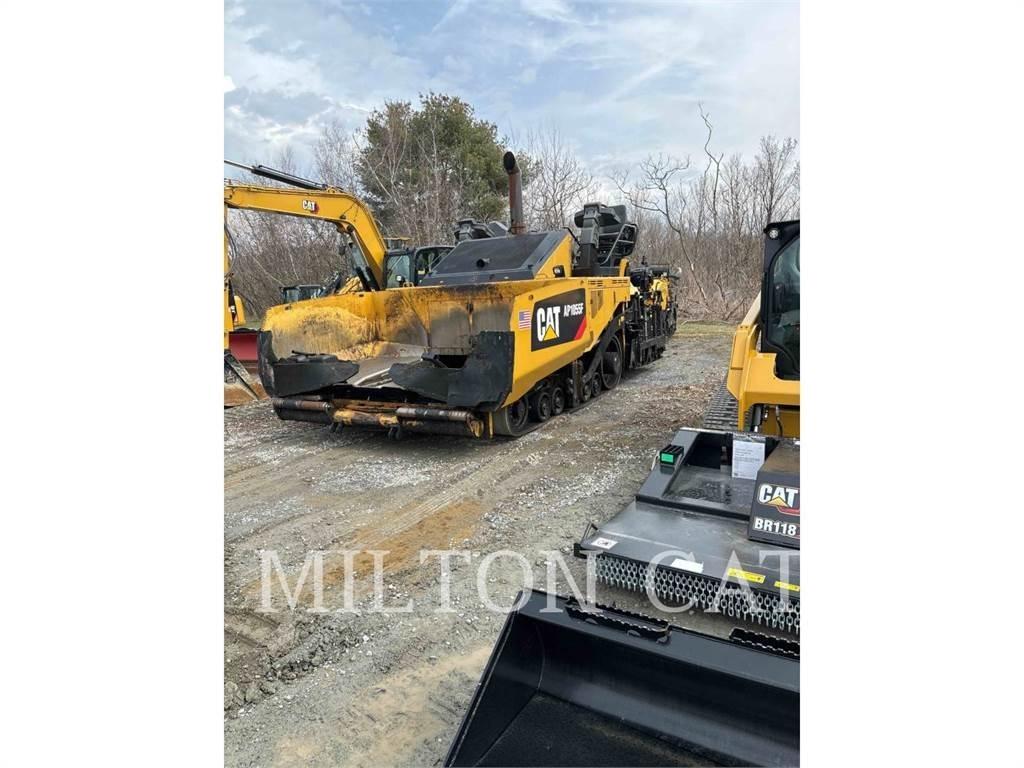 CAT AP1055F Asfaltadoras