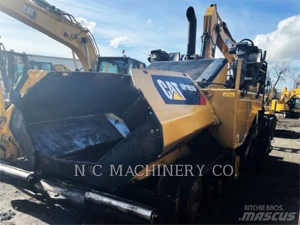 CAT AP1055F Asfaltadoras