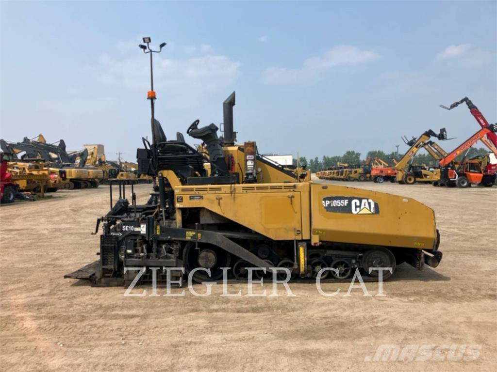 CAT AP1055F Asfaltadoras