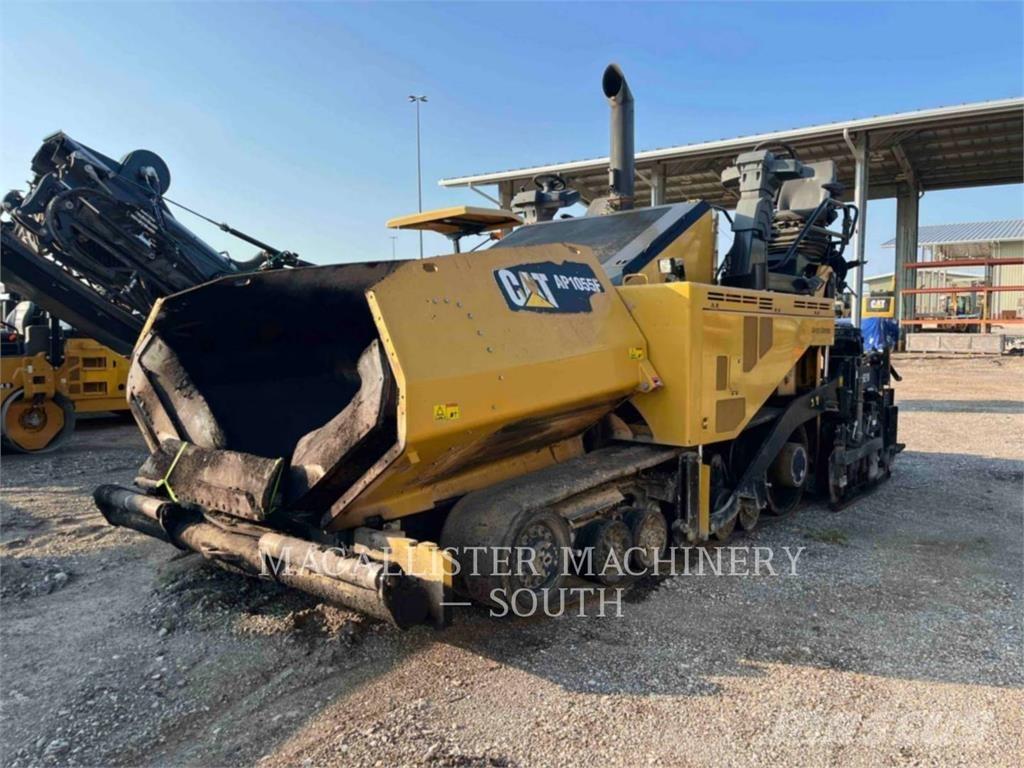 CAT AP1055F Asfaltadoras