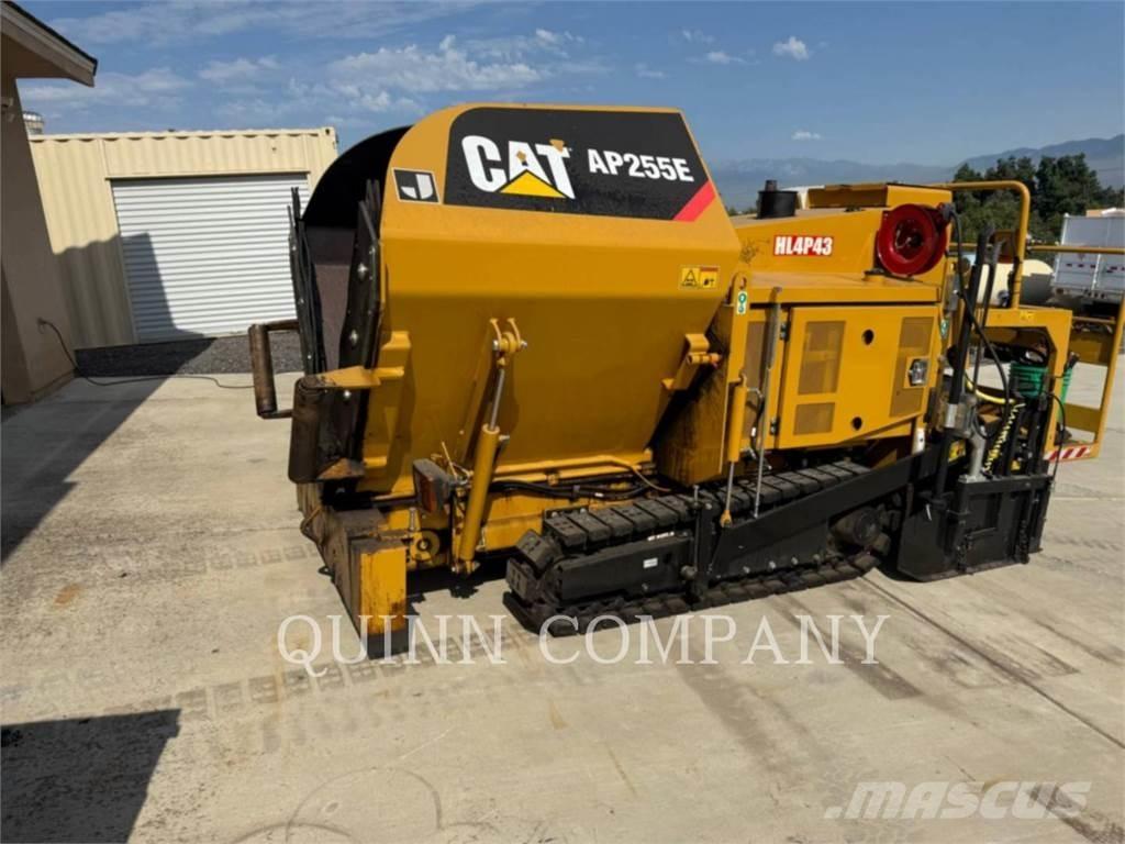CAT AP255E Pulverizador de asfalto