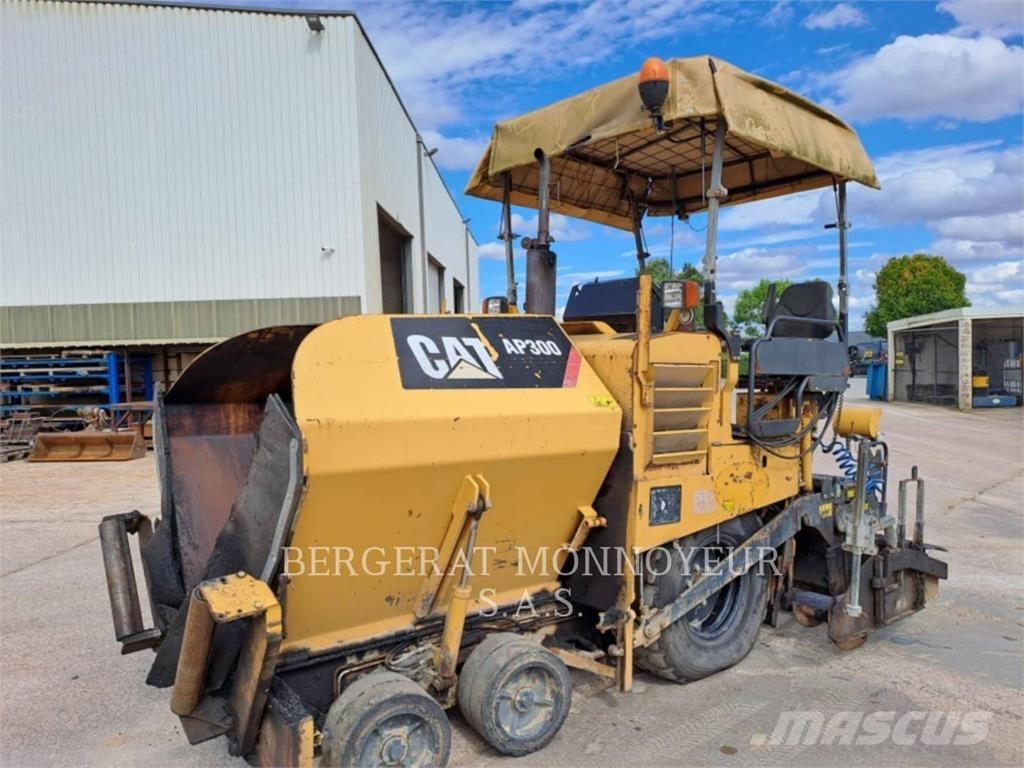 CAT AP300 Asfaltadoras