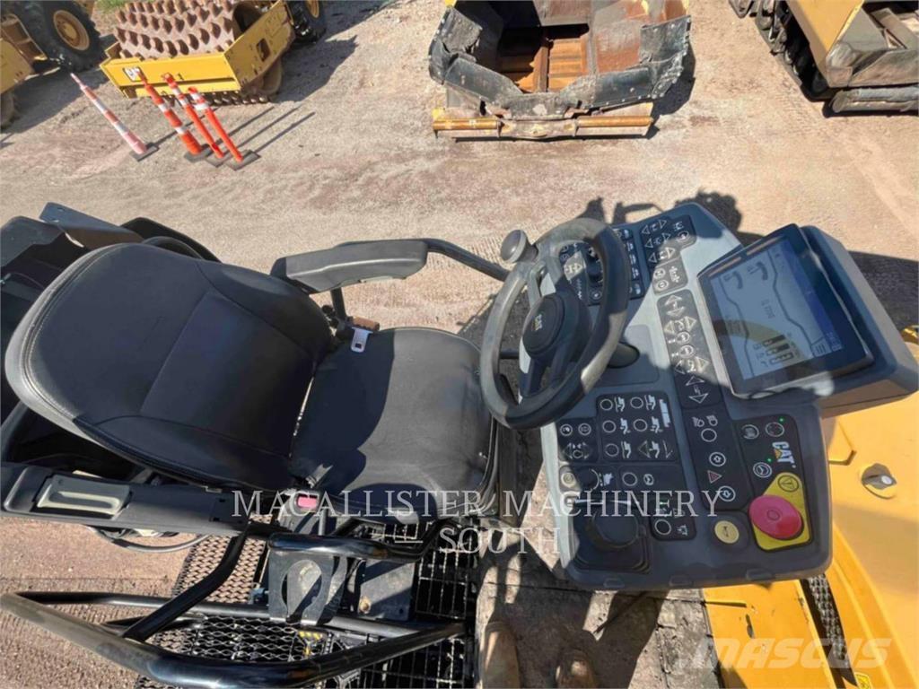 CAT AP555 Asfaltadoras