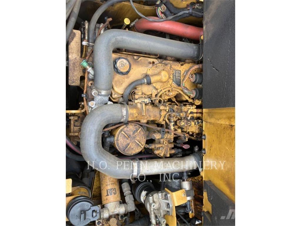 CAT AP555F Asfaltadoras