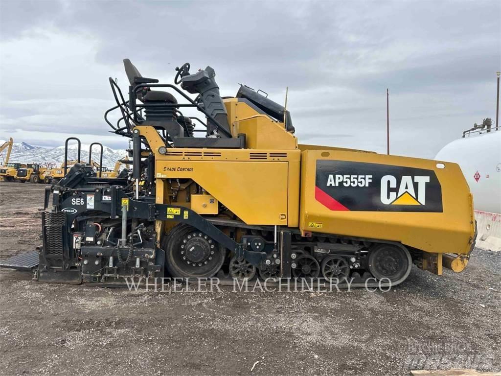CAT AP555F Asfaltadoras