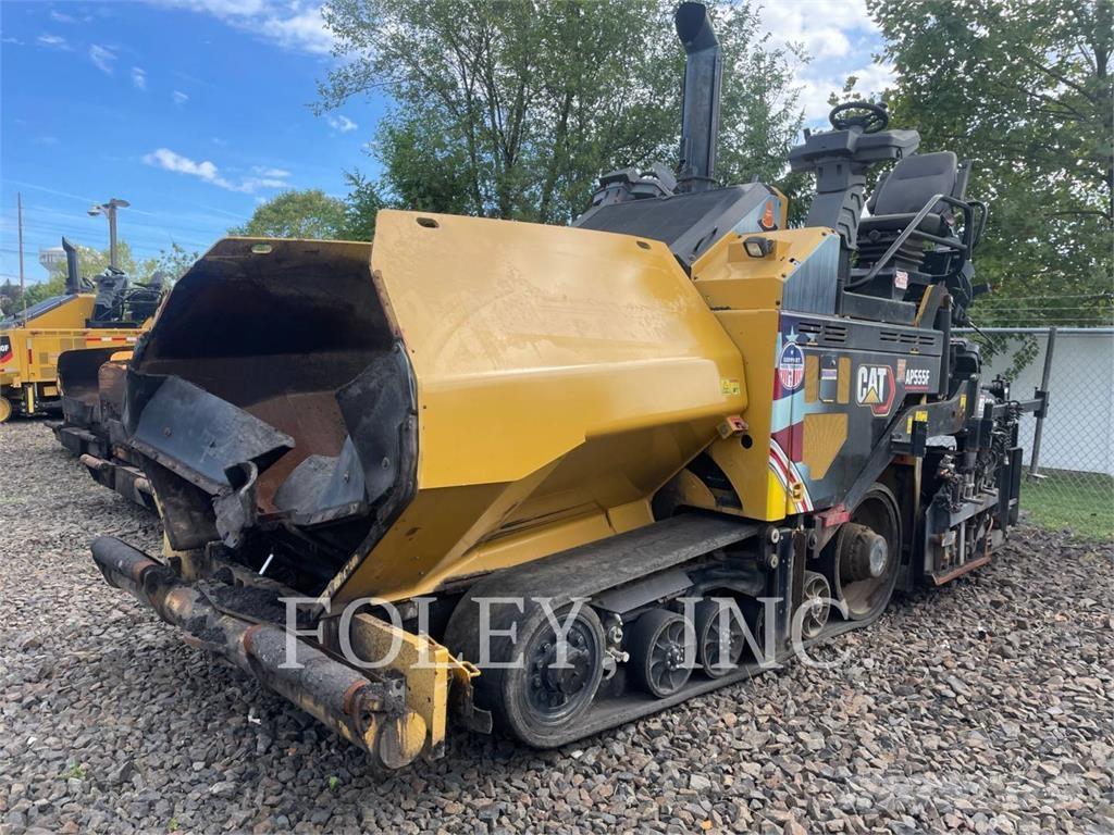 CAT AP555F Asfaltadoras