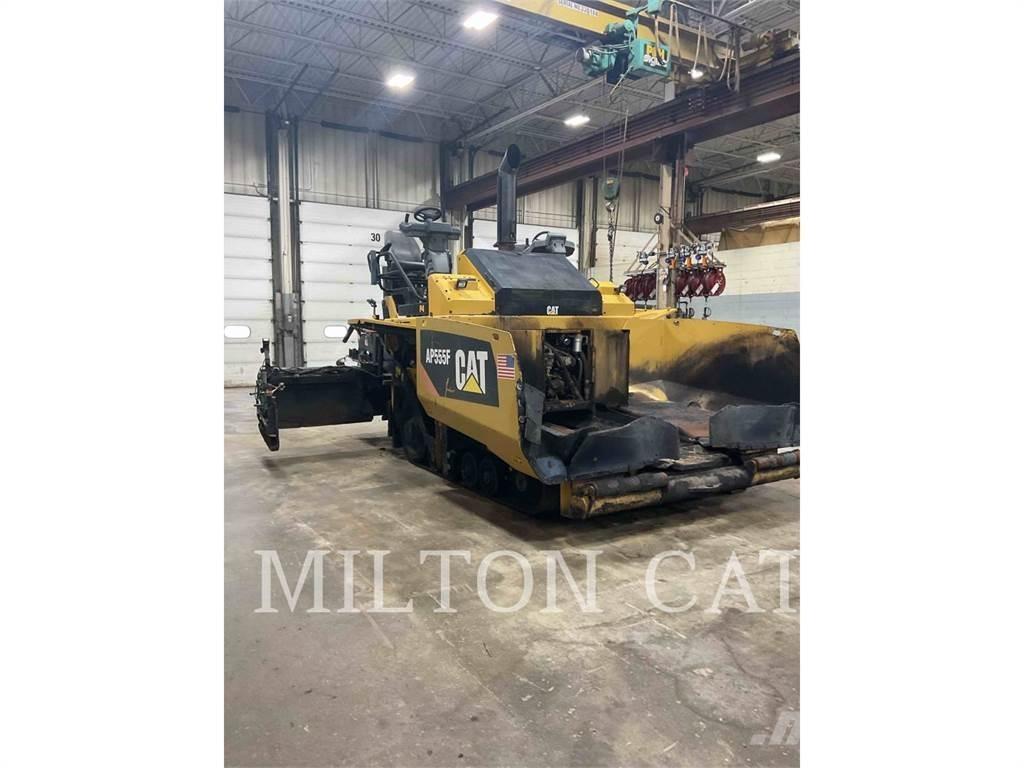 CAT AP555F Asfaltadoras