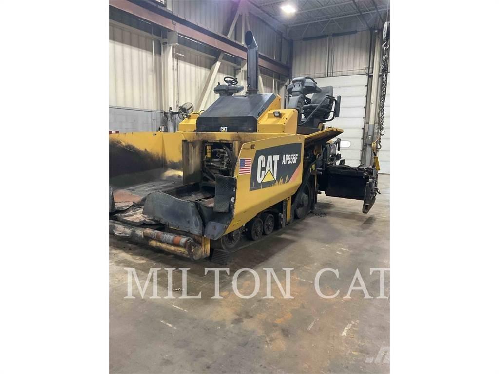 CAT AP555F Asfaltadoras