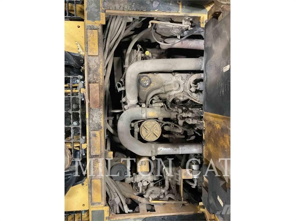 CAT AP555F Asfaltadoras