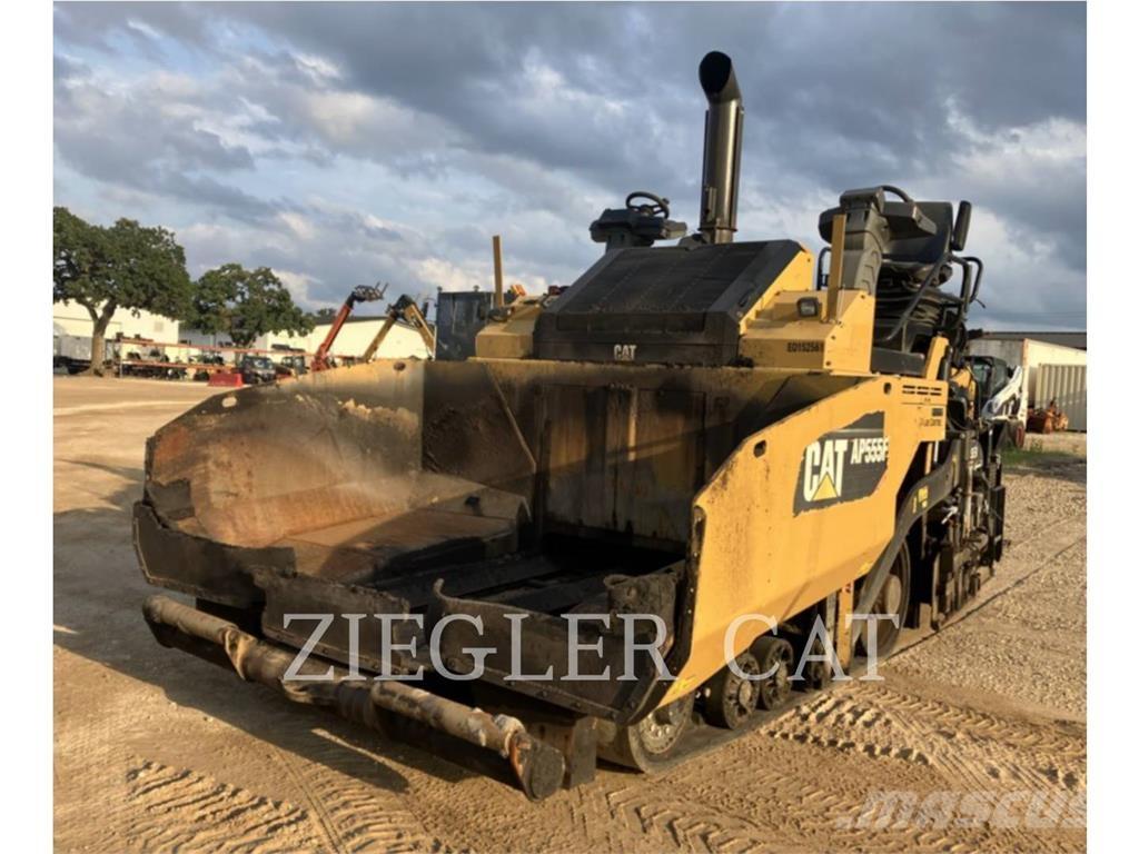 CAT AP555F Asfaltadoras