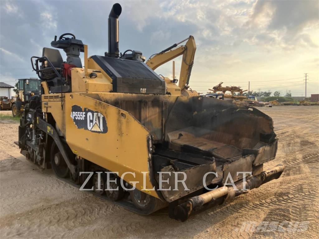 CAT AP555F Asfaltadoras