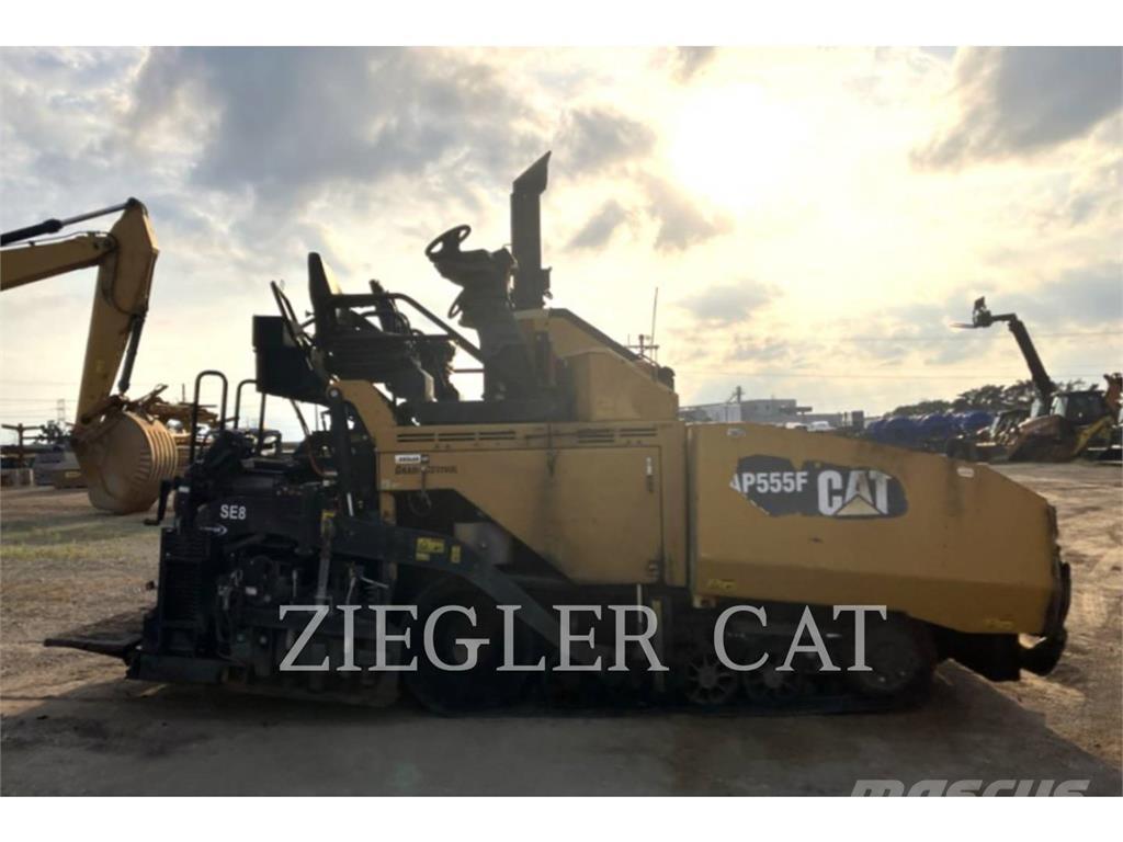 CAT AP555F Asfaltadoras