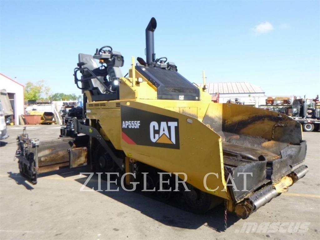 CAT AP555F Asfaltadoras