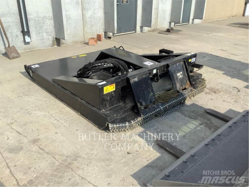 CAT BR320 Segadoras y cortadoras de hojas para pastos