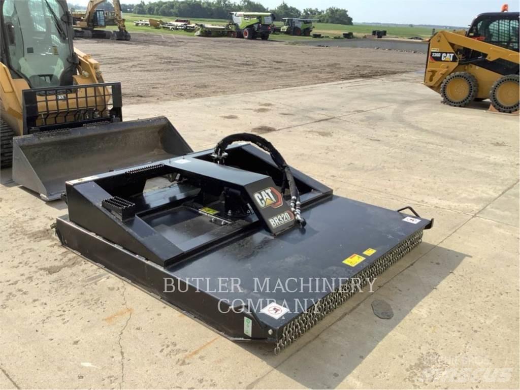 CAT BR320 Segadoras y cortadoras de hojas para pastos