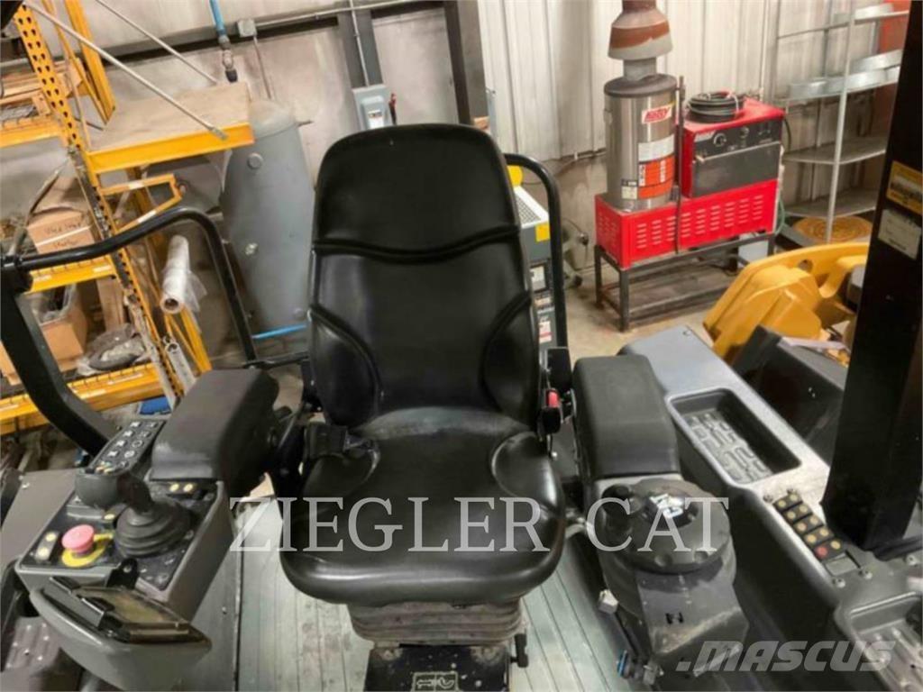 CAT CB68B Compactadores de suelo