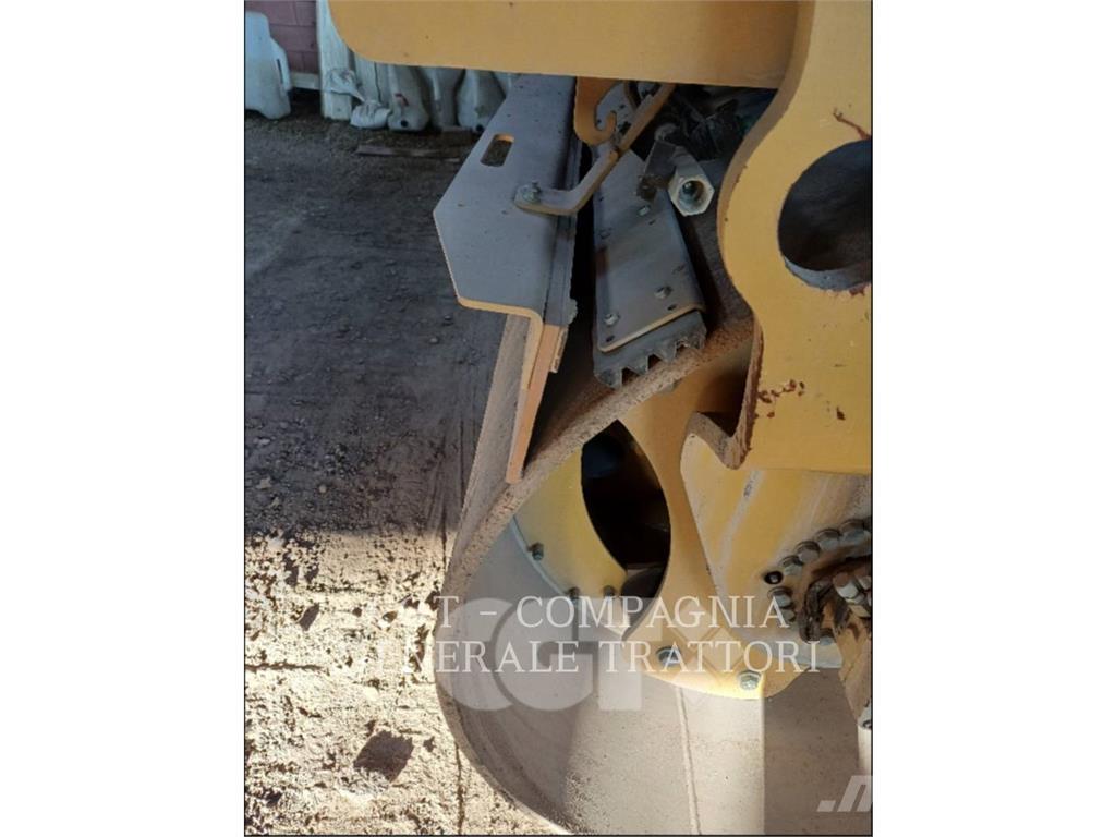 CAT CB7 Asfaltadoras