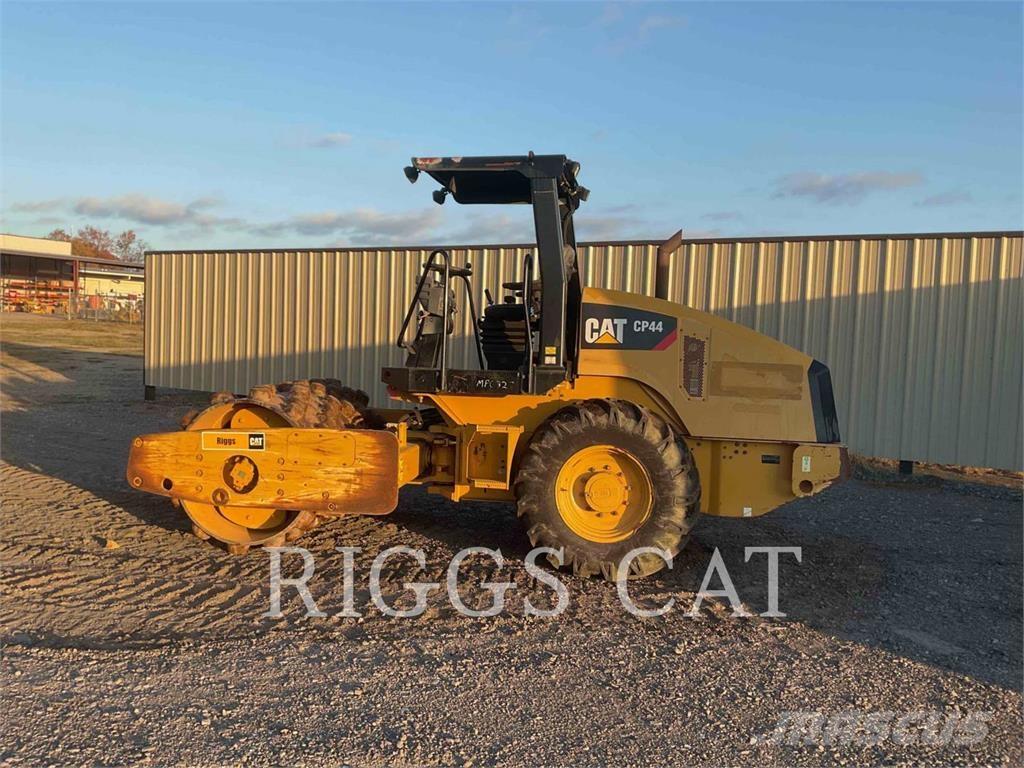 CAT CP44 Compactadores de suelo