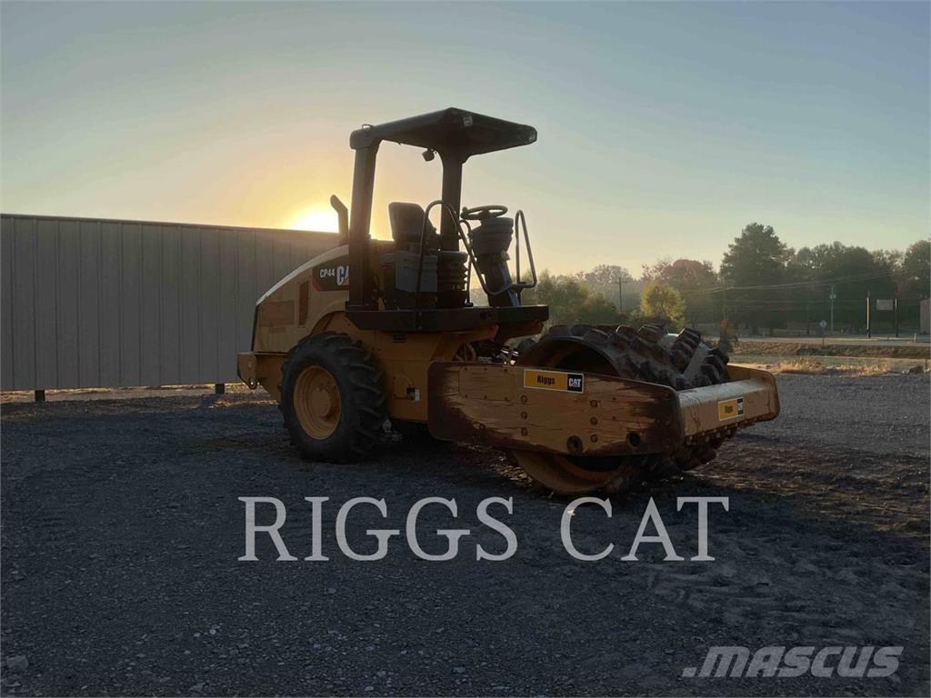 CAT CP44 Compactadores de suelo