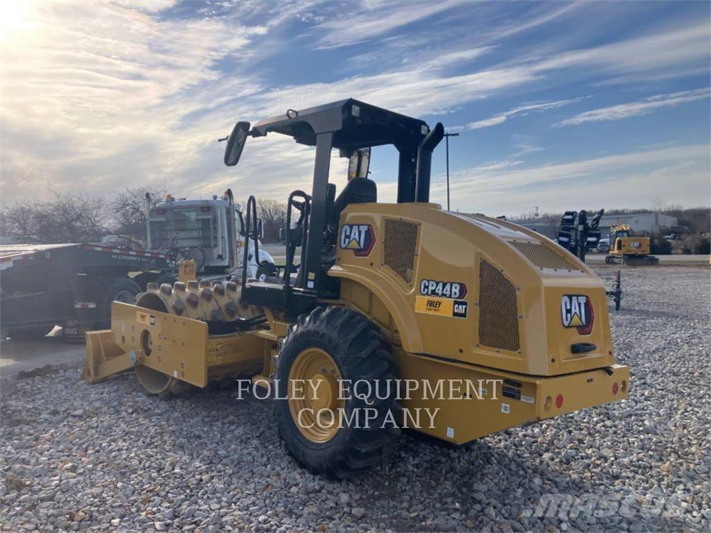 CAT CP44B Compactadores de suelo