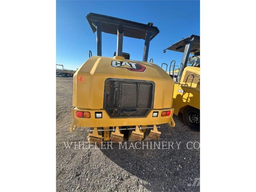 CAT CW16 Rodillos sobre neumáticos