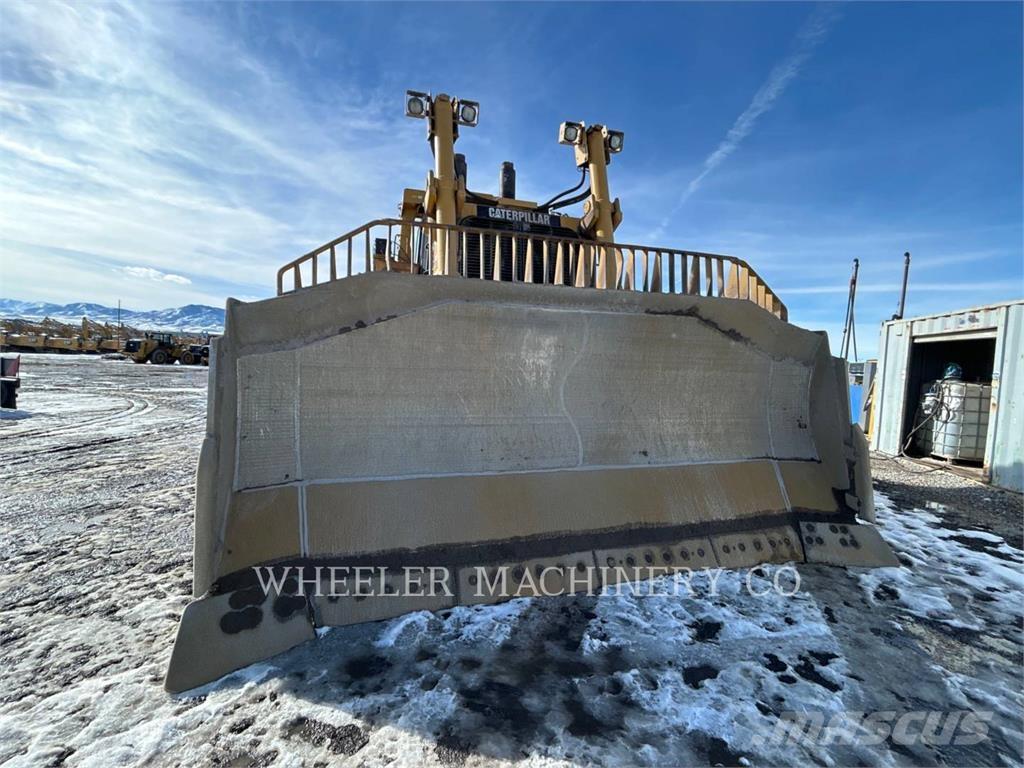 CAT D10T Buldozer sobre oruga