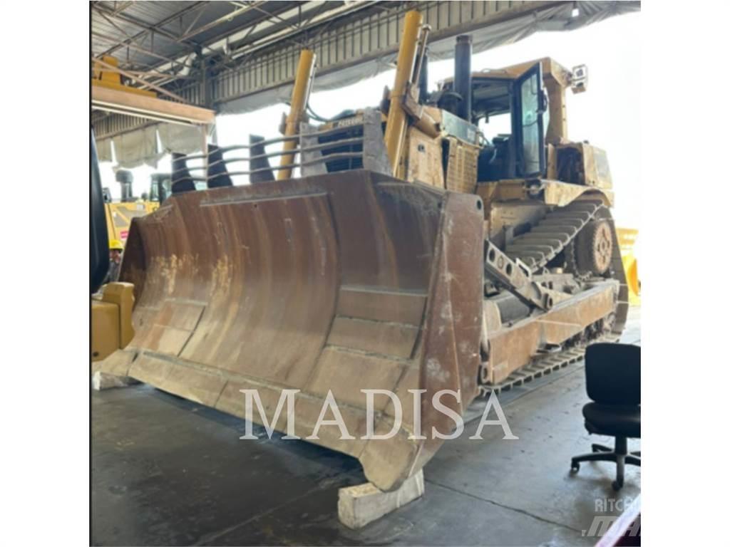 CAT D10T Buldozer sobre oruga