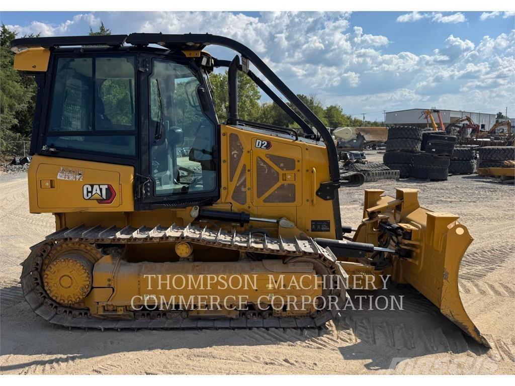 CAT D2-12 Buldozer sobre oruga
